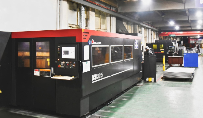 Laser cutting machine